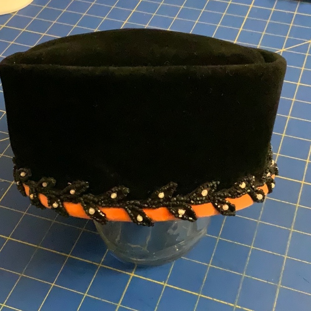 **SOLD** Circa 1960’s Suzy Lee Hat